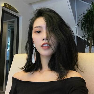 粉红女孩骑摩托